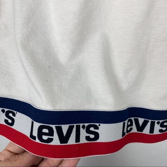 Levi’s Oversize Logo Crop Top - Picture 2 of 5